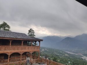 Manali, a beautiful hill station in Himachal Pradesh, is a popular destination for tourists looking for adventure, nature, and culture. 