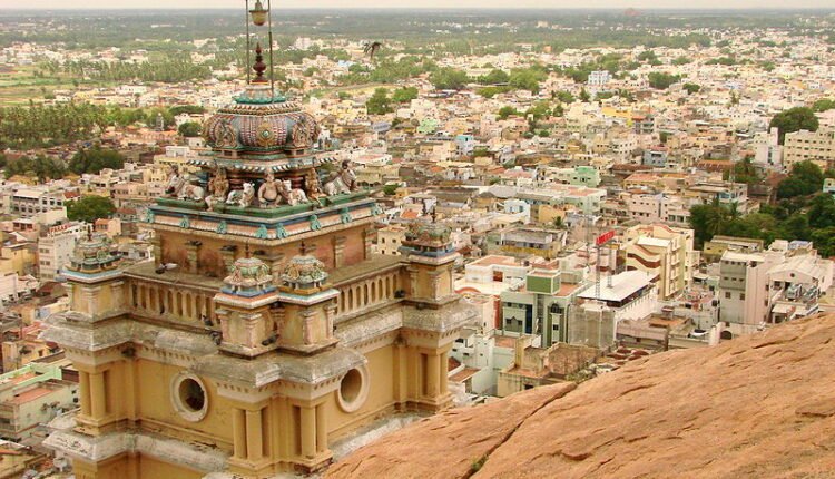 Adam Jones Adam63, CC BY-SA 3.0 , via Wikimedia Commons - Places to Visit in November