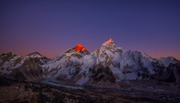 Nir B. Gurung, CC BY-SA 4.0 , via Wikimedia Commons - Everest Rescue Flights
