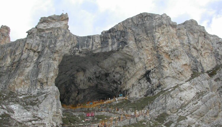 Gktambe at English Wikipedia, Public domain, via Wikimedia Commons - Amarnath Yatra