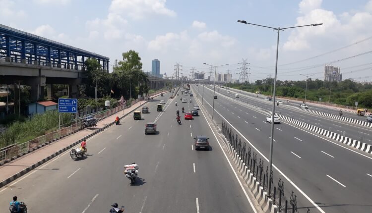 Pinakpani, CC BY-SA 4.0 , via Wikimedia Commons - FASTag Annual Pass