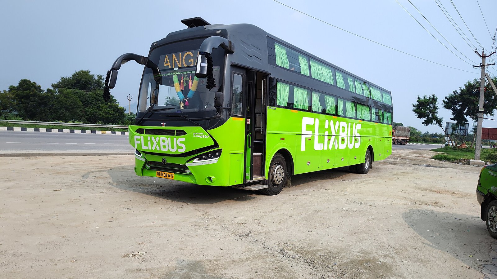 Srikanth Ramakrishnan/BESTpedia, CC BY-SA 4.0 , via Wikimedia Commons - Delhi Airport FlixBus